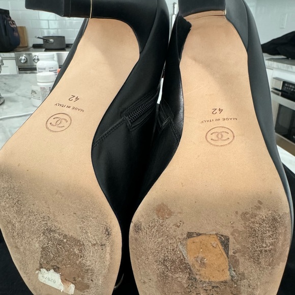 CHANEL ankle boot bootie cap toe black leather gold tone interlocking CC logo - Picture 7 of 8